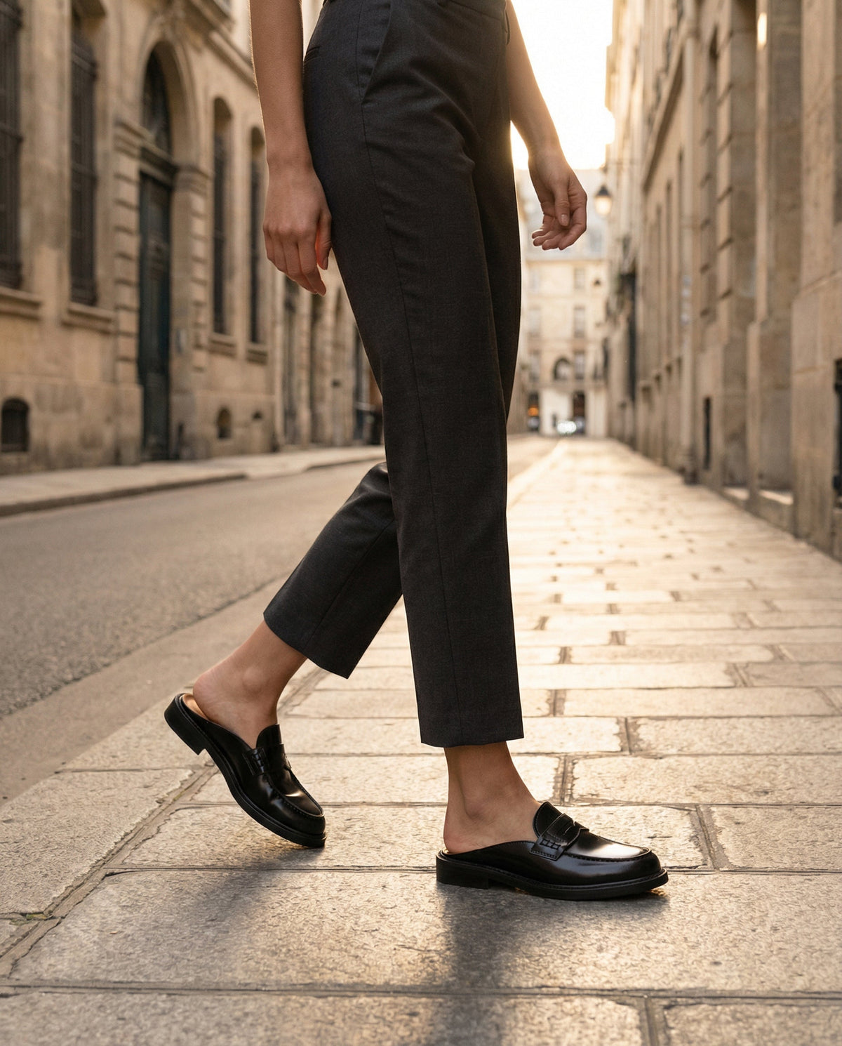 Mules mocassins à bride en cuir noir - Femme